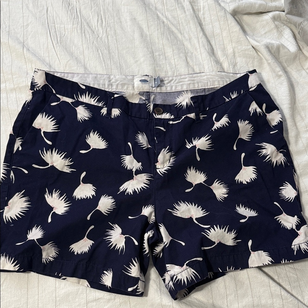 Old Navy white and Navy Patterned Shorts sz 14